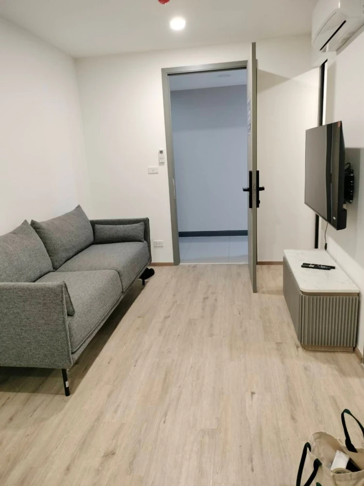 Selling a comfortable 3rd floor unit at Oneder Kaset, fully furnished. Book now! Limited time offer.