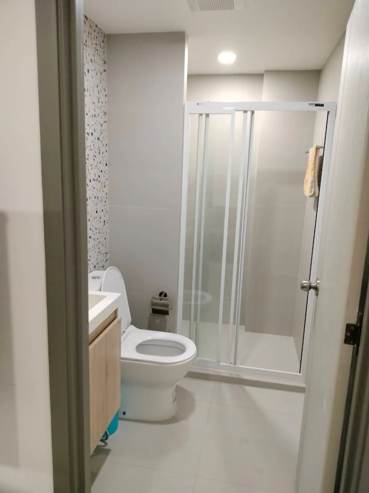 Selling a comfortable 3rd floor unit at Oneder Kaset, fully furnished. Book now! Limited time offer.