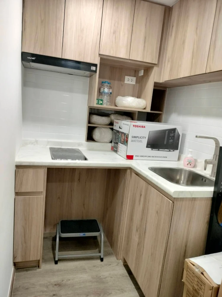 Selling a comfortable 3rd floor unit at Oneder Kaset, fully furnished. Book now! Limited time offer.