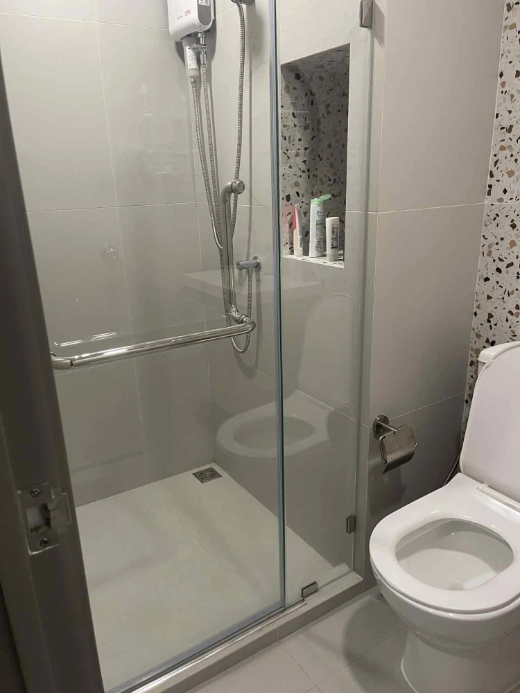 For sale: Oneder Kaset, Building B, 7th floor, swimming pool view, fully furnished + appliances, ready to move in.