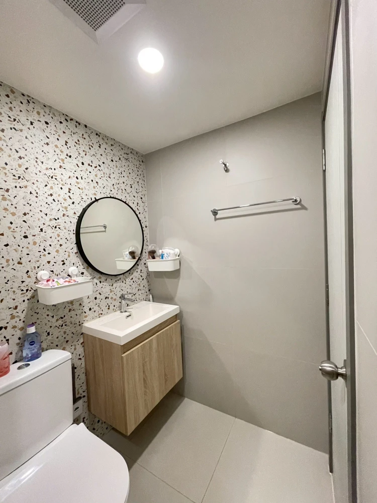 Selling a unit at Oneder Kaset, 3rd floor. Excellent location and fully furnished. Don't miss out!