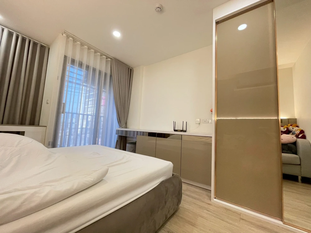Selling a unit at Oneder Kaset, 3rd floor. Excellent location and fully furnished. Don't miss out!