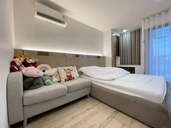 Selling a unit at Oneder Kaset, 3rd floor. Excellent location and fully furnished. Don't miss out!