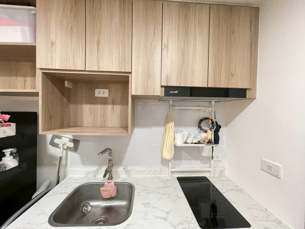 Selling a unit at Oneder Kaset, 3rd floor. Excellent location and fully furnished. Don't miss out!