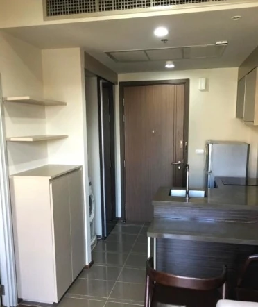 Selling Onyx Phahonyothin condo, 6th floor, pool view, fully furnished, ready to move in. Book now, don't wait!