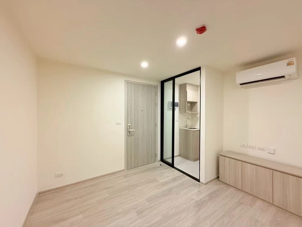Selling Origin Play Sri Udom Station condo unit. Empty, spacious, and comfortable. Buy now!