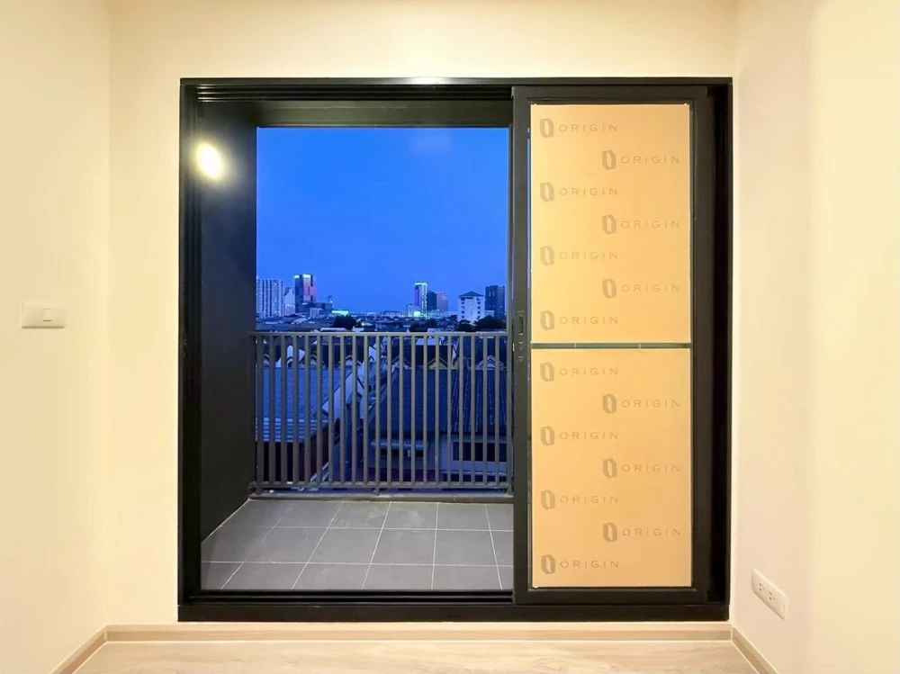 Selling Origin Play Sri Udom Station condo unit. Empty, spacious, and comfortable. Buy now!