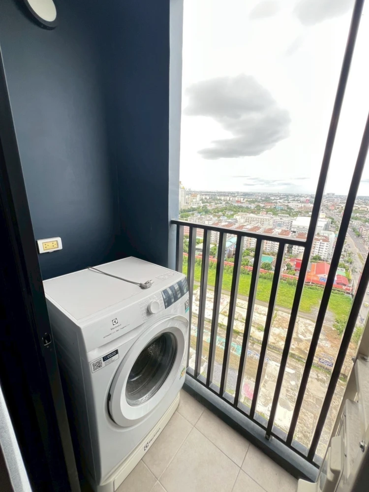 Origin Plug & Play Ramkhamhaeng Triple Station for sale. Spacious room with lots of usable space, high ceilings, fully furnished. Don't miss out!