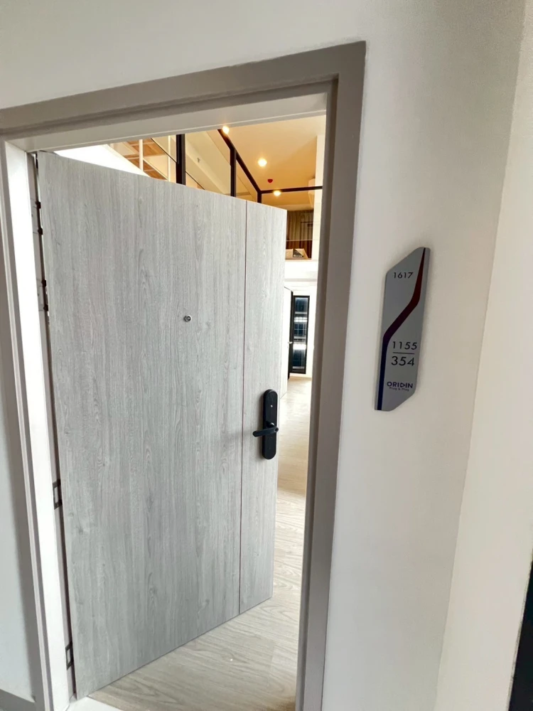 Origin Plug & Play Ramkhamhaeng Triple Station for sale. Spacious room with lots of usable space, high ceilings, fully furnished. Don't miss out!