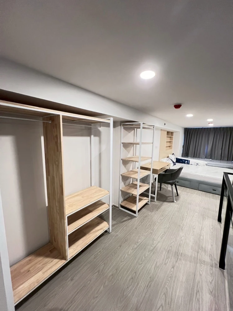 Origin Plug & Play Ramkhamhaeng Triple Station for sale. Spacious room with lots of usable space, high ceilings, fully furnished. Don't miss out!