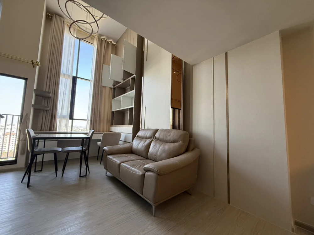 Selling an Origin Plug & Play Ramkhamhaeng Triple Station condo. Nice unit on the 9th floor with an unobstructed view and a separate walk-in closet. B