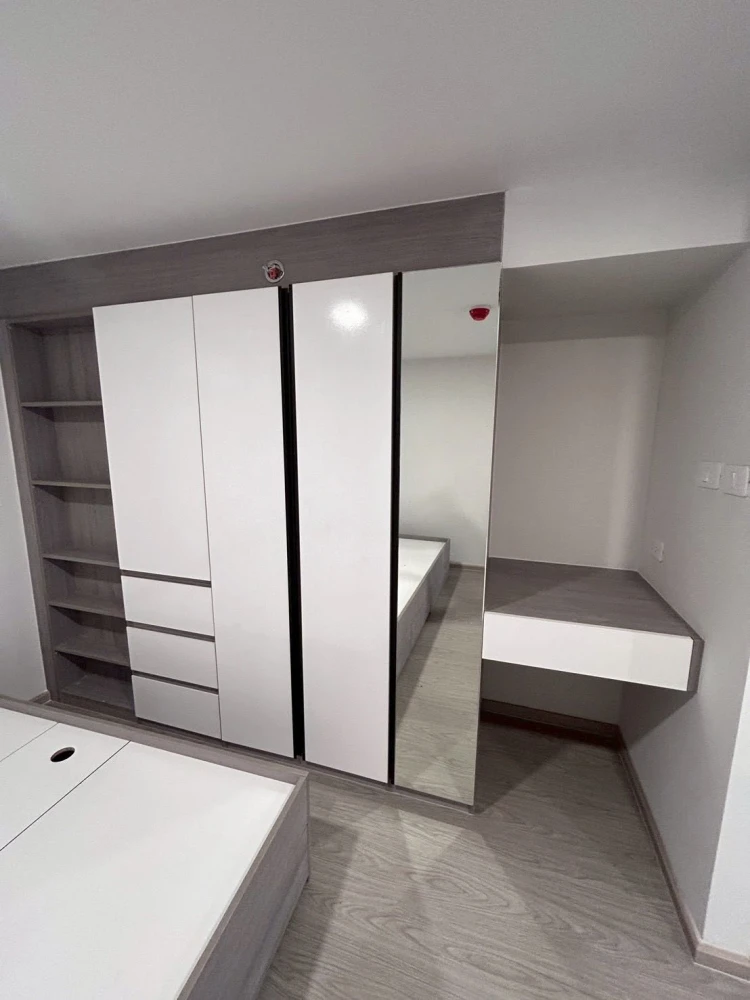 Selling an Origin Plug & Play Ramkhamhaeng Triple Station unit. It's a very high floor, Duo Space type, with a 4.2 meter ceiling.