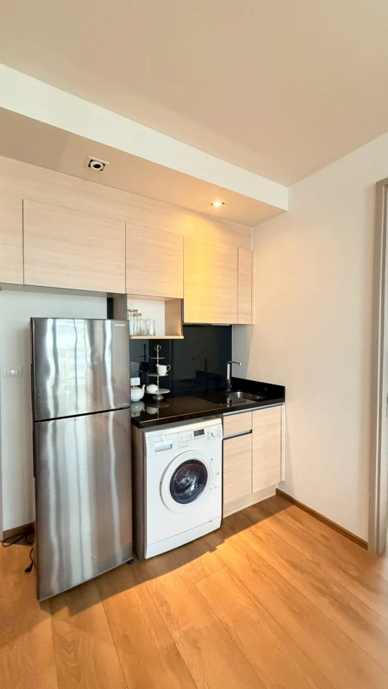Selling a 2-bedroom unit at Park 24 Origin Phrom Phong. Spacious living area, fully furnished. Don't miss this great deal!