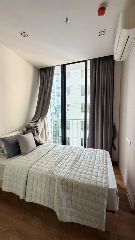 Selling a 2-bedroom unit at Park 24 Origin Phrom Phong. Spacious living area, fully furnished. Don't miss this great deal!