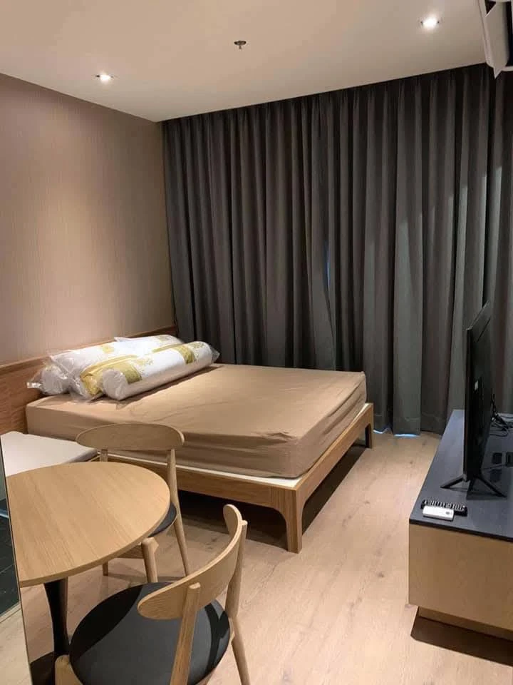 For sale: Park 24 Origin Phrom Phong Studio room, decorated in warm wood tones, fully furnished, don't miss out.