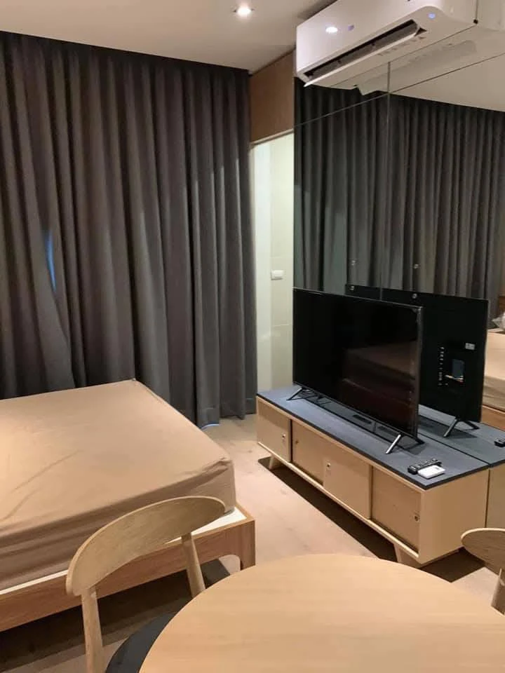 For sale: Park 24 Origin Phrom Phong Studio room, decorated in warm wood tones, fully furnished, don't miss out.
