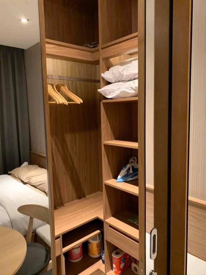 For sale: Park 24 Origin Phrom Phong Studio room, decorated in warm wood tones, fully furnished, don't miss out.