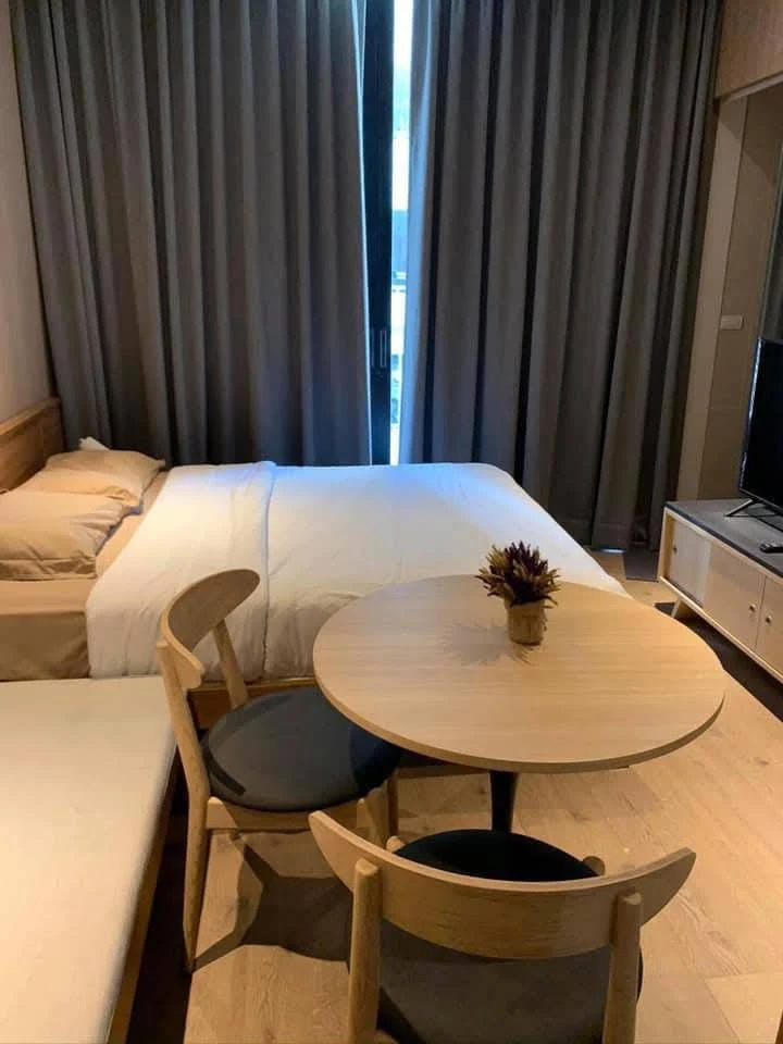 For sale: Park 24 Origin Phrom Phong Studio room, decorated in warm wood tones, fully furnished, don't miss out.