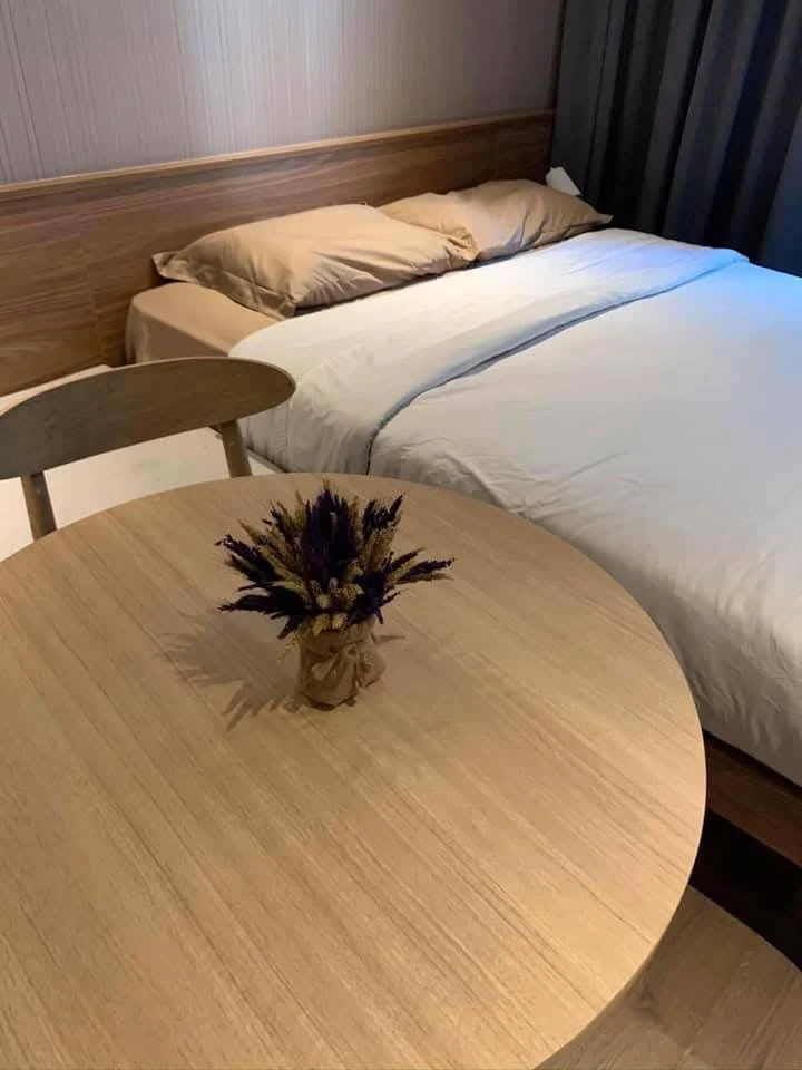 For sale: Park 24 Origin Phrom Phong Studio room, decorated in warm wood tones, fully furnished, don't miss out.