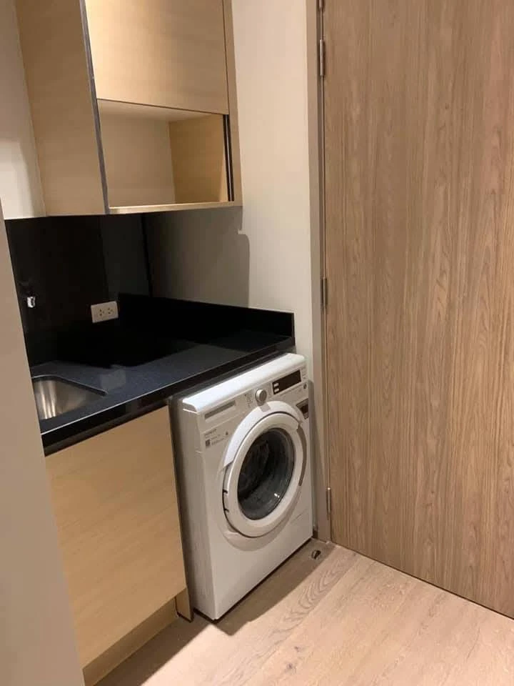 For sale: Park 24 Origin Phrom Phong Studio room, decorated in warm wood tones, fully furnished, don't miss out.