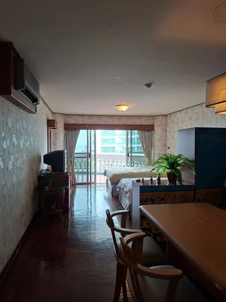 Park Beach Studio for sale, lots of usable space, great location, beautiful sea view, no blocking, hurry and reserve now!