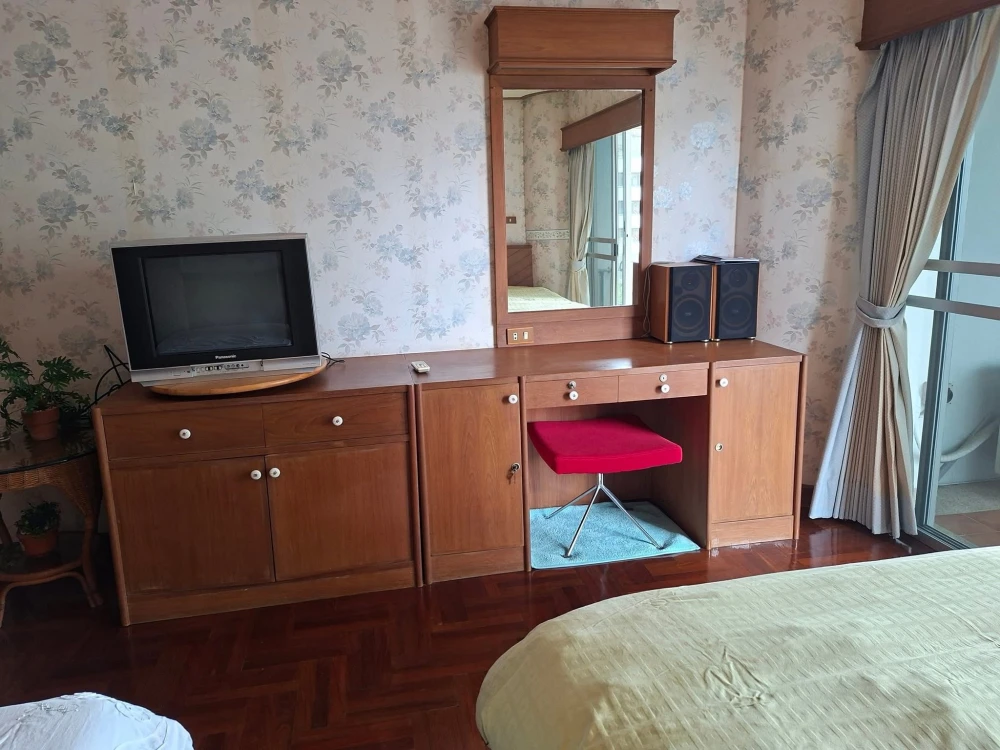 Park Beach Studio for sale, lots of usable space, great location, beautiful sea view, no blocking, hurry and reserve now!