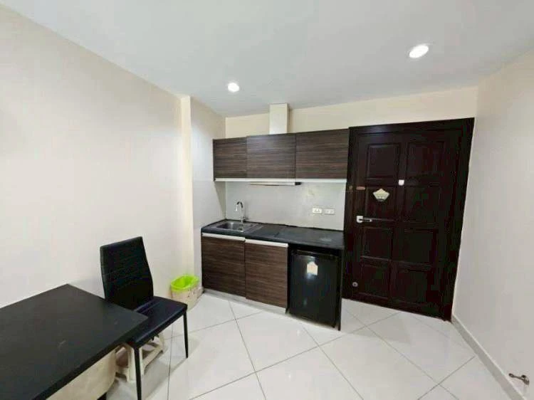 For sale: Park Lane Jomtien Resort, 1st floor, pool access, resort-like atmosphere, very worth booking.