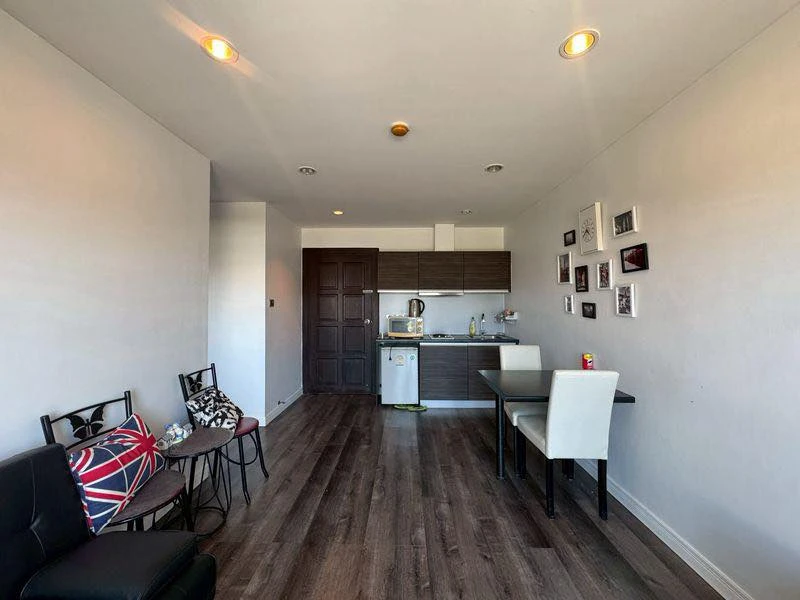 Selling a unit at Park Lane Jomtien. Enjoy stunning views and fully functional interior. You can't resist!