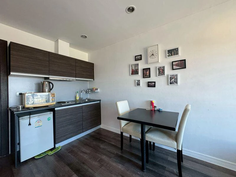 Selling a unit at Park Lane Jomtien. Enjoy stunning views and fully functional interior. You can't resist!