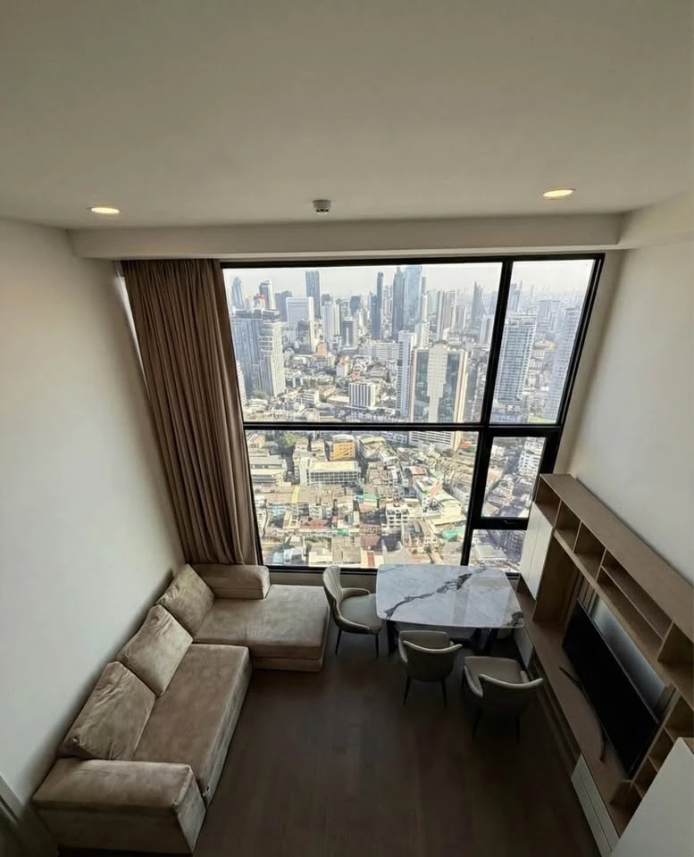 Selling Park Origin Chula Samyan Duplex unit. High ceilings, spacious and airy. 2 bedrooms, 2 bathrooms. Mahanakhon Tower view! Book now!