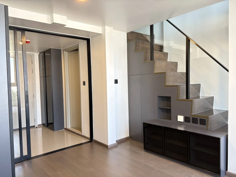 Selling a high-floor unit at Park Origin Chula-Samyan. Garden view, spacious and comfortable. Don't miss out, book now!!!