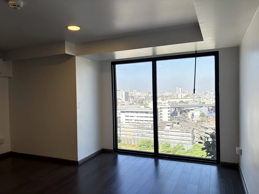 Selling a high-floor unit at Park Origin Chula-Samyan. Garden view, spacious and comfortable. Don't miss out, book now!!!
