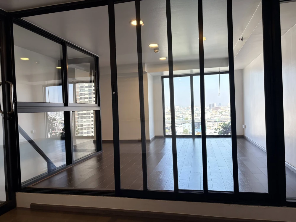 Selling a high-floor unit at Park Origin Chula-Samyan. Garden view, spacious and comfortable. Don't miss out, book now!!!