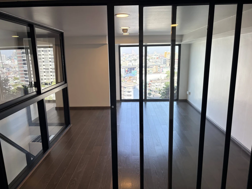 Selling a high-floor unit at Park Origin Chula-Samyan. Garden view, spacious and comfortable. Don't miss out, book now!!!