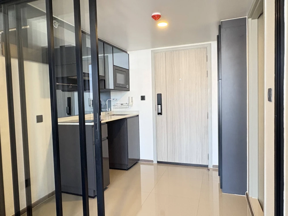 Selling a high-floor unit at Park Origin Chula-Samyan. Garden view, spacious and comfortable. Don't miss out, book now!!!