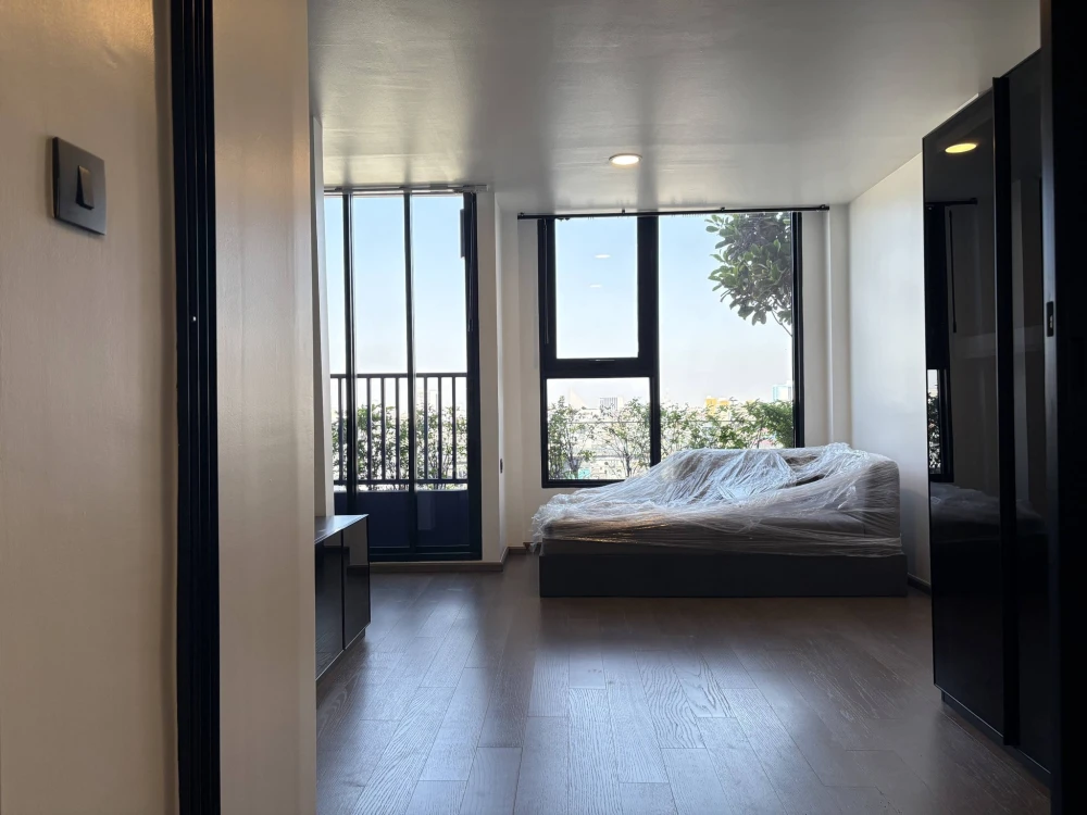 Selling a high-floor unit at Park Origin Chula-Samyan. Garden view, spacious and comfortable. Don't miss out, book now!!!