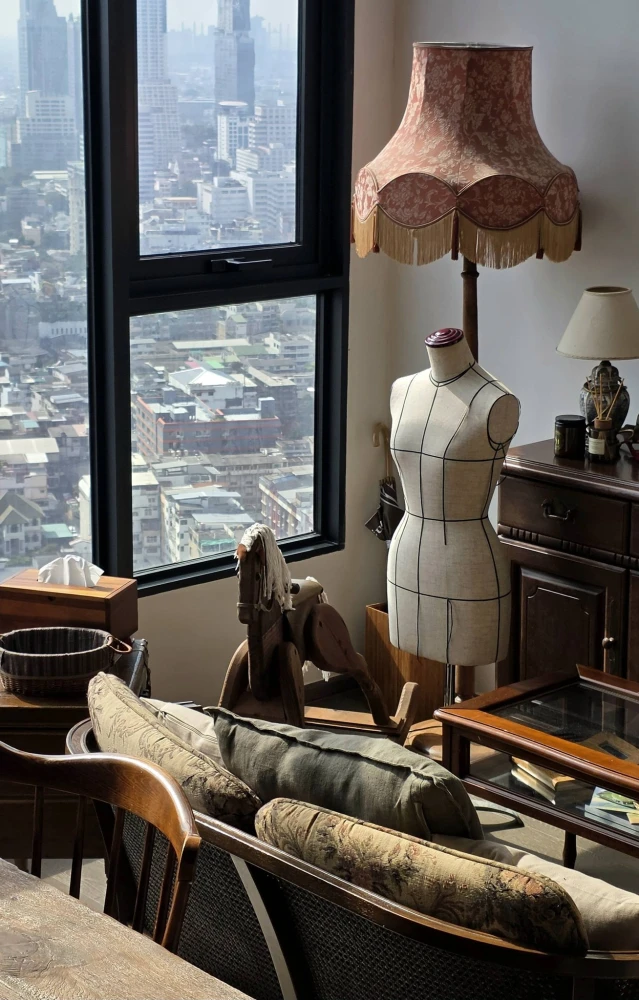 Selling a unit at Park Origin Chula Samyan, 34th floor – the highest floor with stunning city views. Stylish and chic interior. Book now!