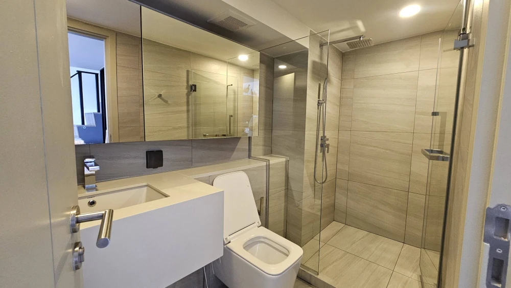 Selling a unit at Park Origin Chula Samyan, 34th floor – the highest floor with stunning city views. Stylish and chic interior. Book now!