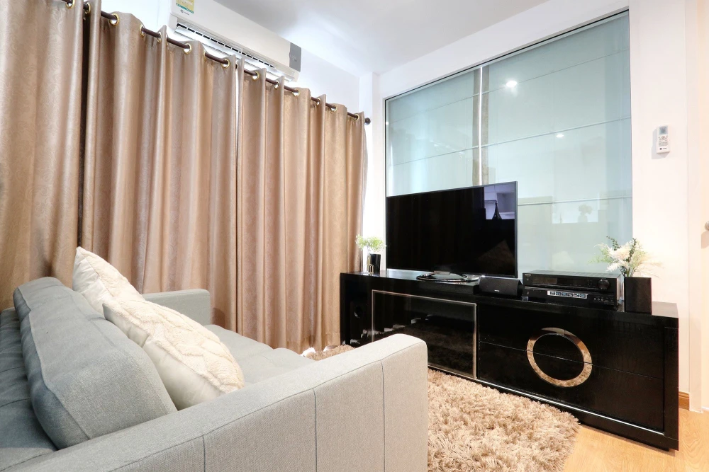 For sale: Parkland Grand Taksin, beautifully decorated, built-in, complete with furniture and appliances. Hurry and reserve before it's too late.