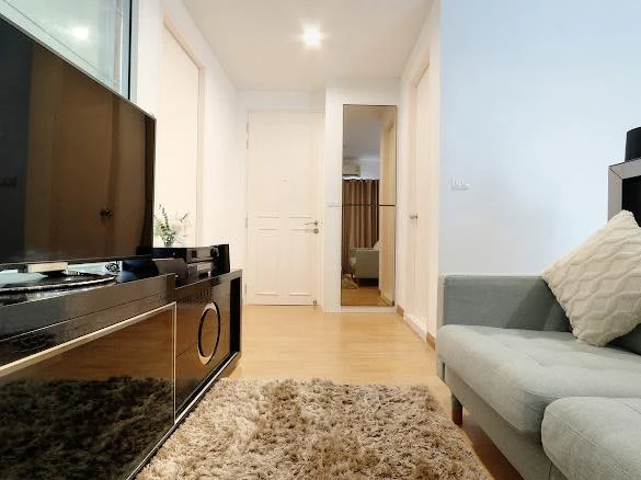 For sale: Parkland Grand Taksin, beautifully decorated, built-in, complete with furniture and appliances. Hurry and reserve before it's too late.