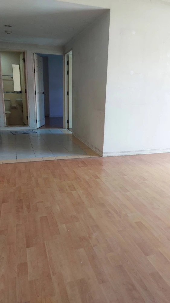 For Sale: Parkview Vibhavadi. Spacious and comfortable, offering a house-like feel. Enjoy cool breezes and excellent airflow; the unit receives mornin