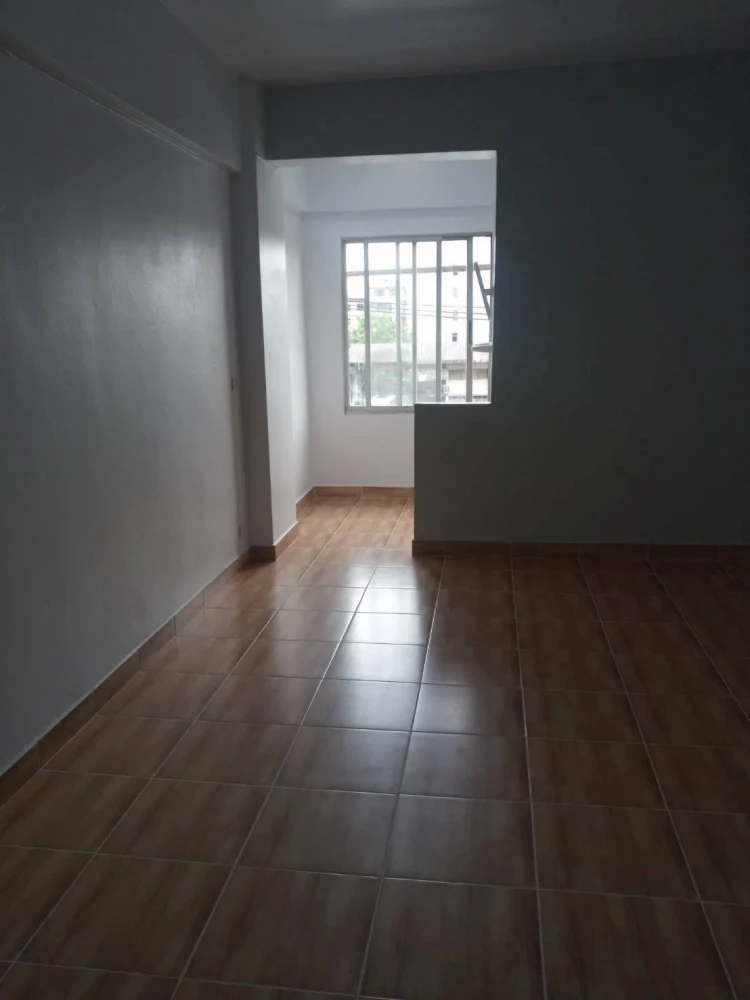 Selling a 2nd floor unit at Pattanakarn Life Complex. Complete with full amenities and a great location. Don't miss this opportunity!