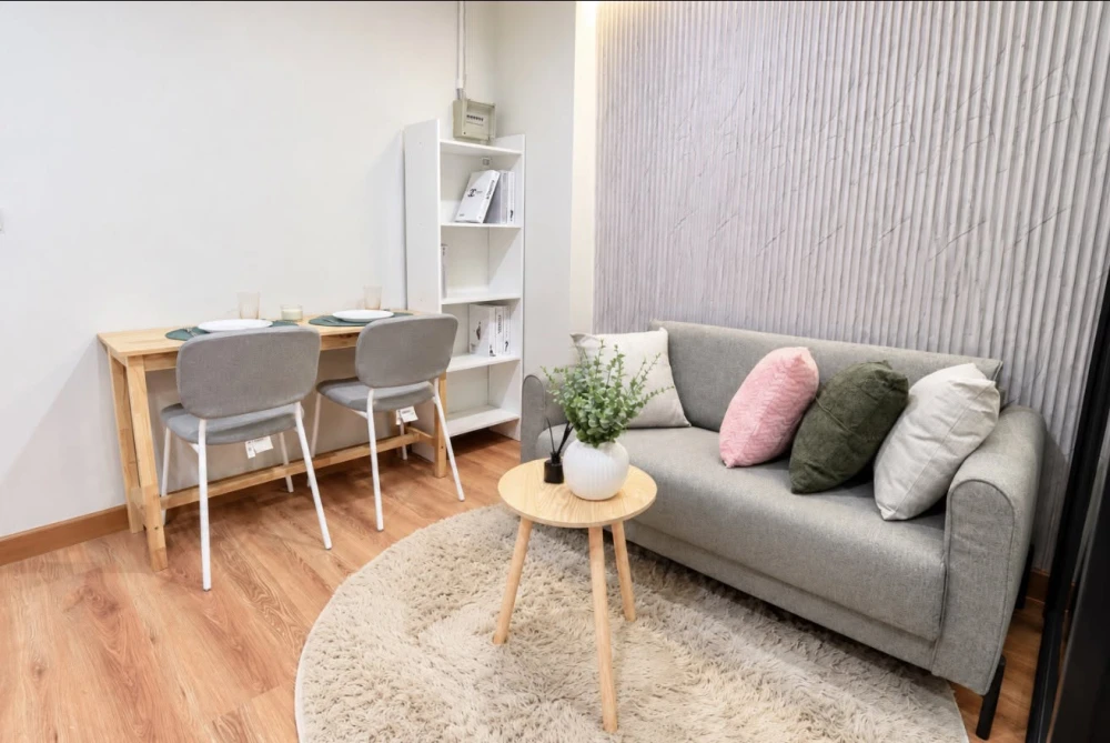 Selling a north-facing unit at Pattanakarn Life Complex. Prime location, minimalist design. Book now!