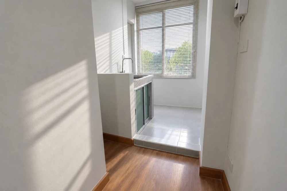 Selling a north-facing unit at Pattanakarn Life Complex. Prime location, minimalist design. Book now!