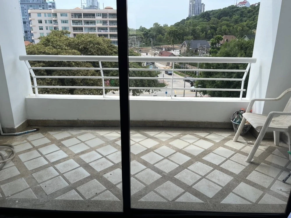 For sale: Pattaya Hill Resort, spacious rooms, lots of usable space, good location, comes with complete facilities, book now.