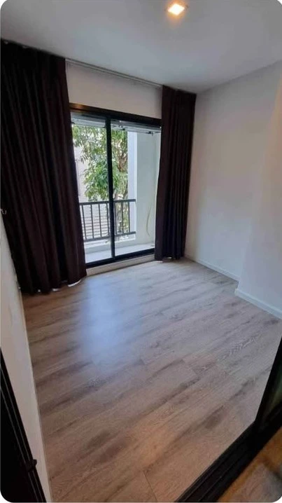 For sale: Pause id, 2nd floor, room not attached to anyone, quiet, 2 bedrooms, plenty of space. Book now and you won't be disappointed.