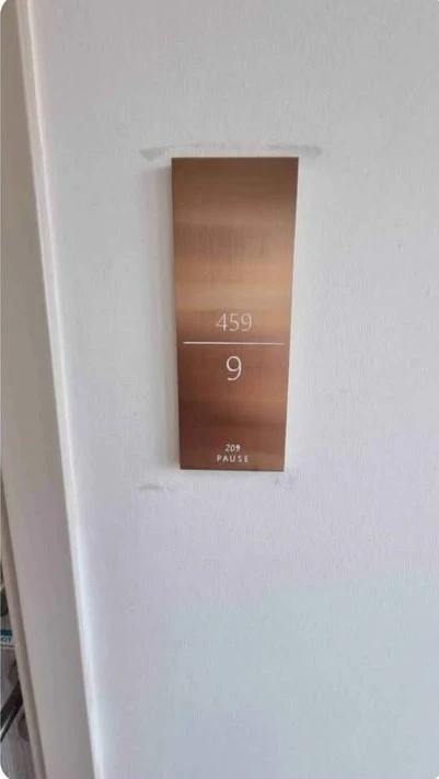 For sale: Pause id, 2nd floor, room not attached to anyone, quiet, 2 bedrooms, plenty of space. Book now and you won't be disappointed.
