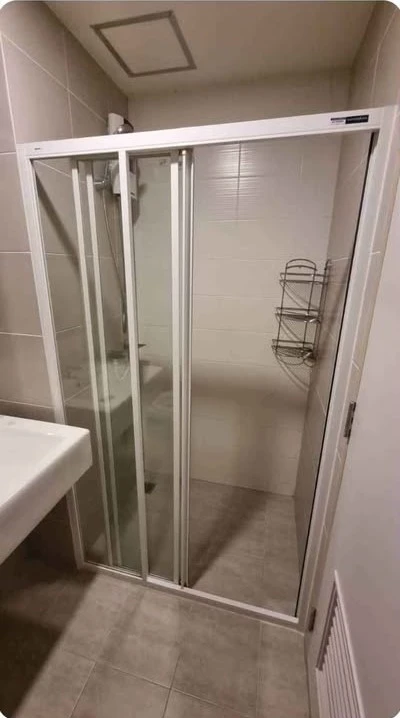 For sale: Pause id, 2nd floor, room not attached to anyone, quiet, 2 bedrooms, plenty of space. Book now and you won't be disappointed.