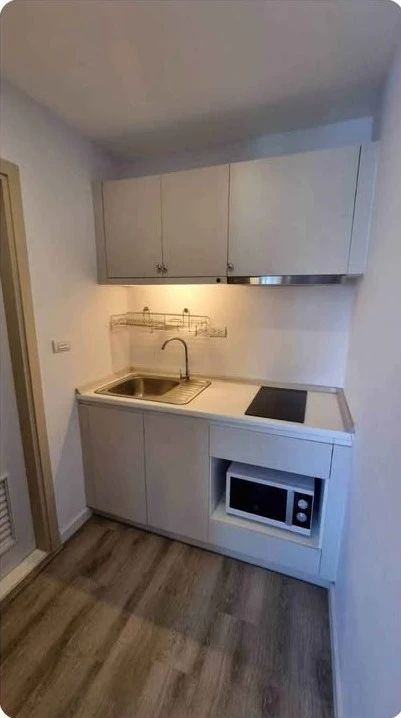 For sale: Pause id, 2nd floor, room not attached to anyone, quiet, 2 bedrooms, plenty of space. Book now and you won't be disappointed.