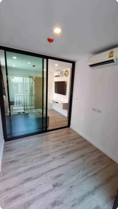 For sale: Pause id, 2nd floor, room not attached to anyone, quiet, 2 bedrooms, plenty of space. Book now and you won't be disappointed.